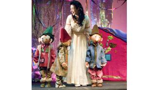 Biancaneve (spettacolo con marionette e attori)